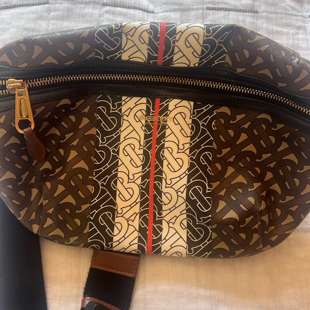 Burberry Fanny pack good condition